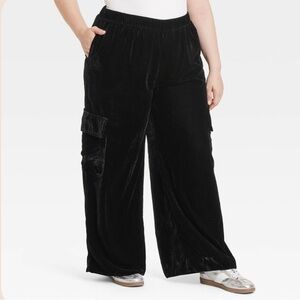 NEW Universal Thread Mid-Rise Wide Leg Black Velvet Cargo Pants sz. XXL